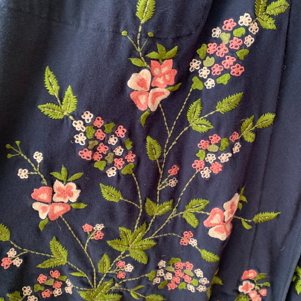 Eshakti dark blue dress with folkloric embroidery - Picture 3 of 6